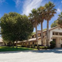 Valley_Oak_Barn_quarter