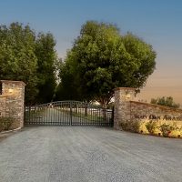 Valley_Oak_Entrance
